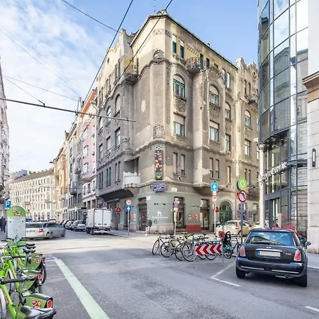 Ultra Comfy Aircon * Budapesta